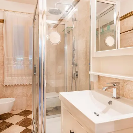 Awesome In With Kitchen Casa vacanze *